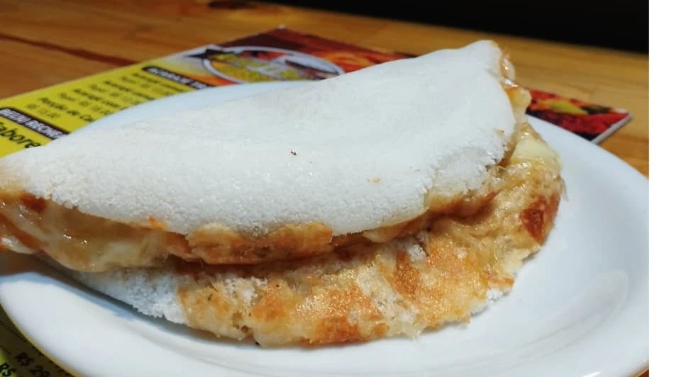 beiju calabresa , frango e cheddar